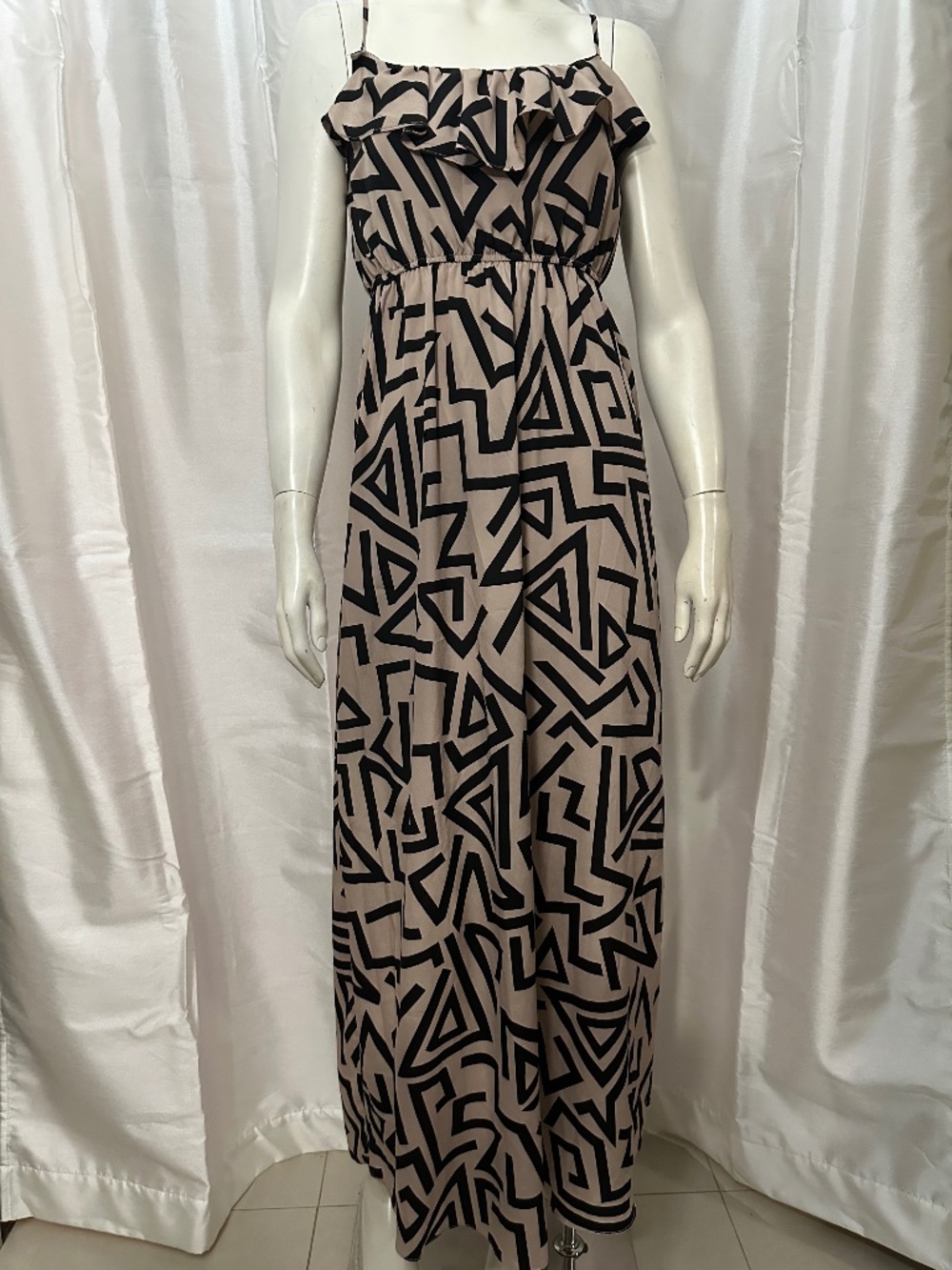 Forever 21 Maxi Dress Small NWOT Geometric Ruffle Strappy Taupe Black Tribal
